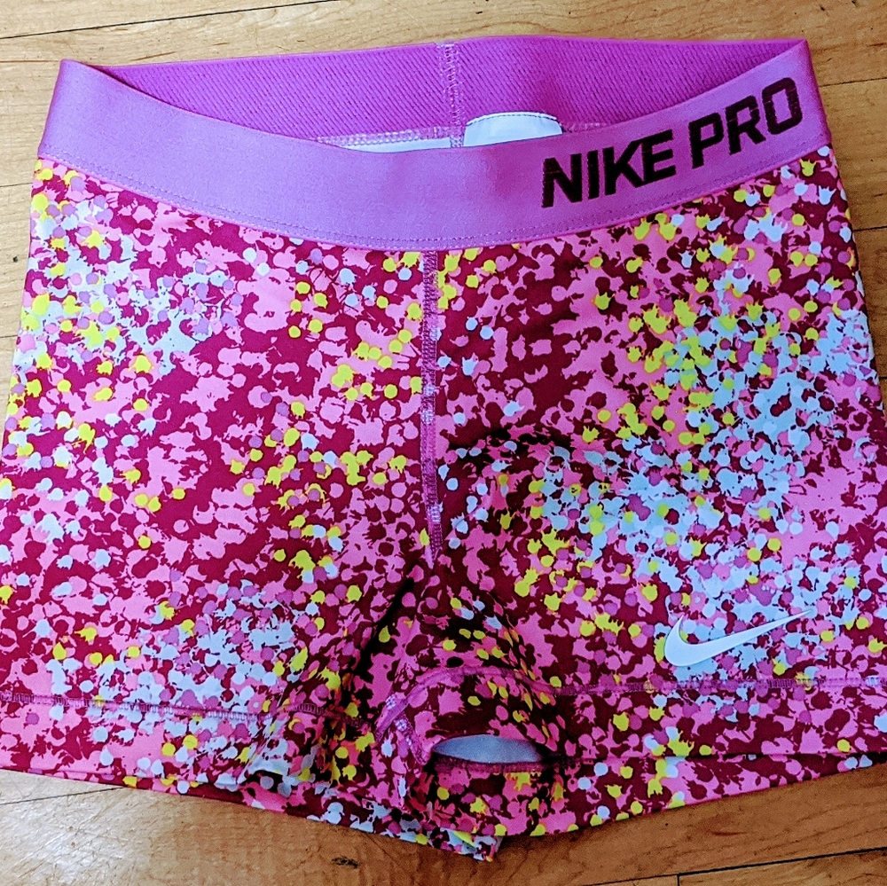 Nike Pro 3 Inch Pattern Shorts 💛💗